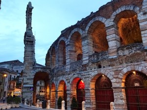 verona-arena-nacht