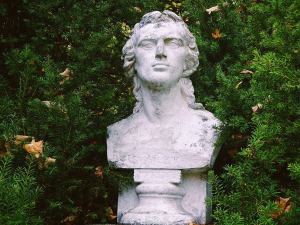 bueste-von-friedrich-schiller-im-garten