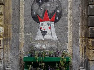 street-art-koenigin-mit-krone