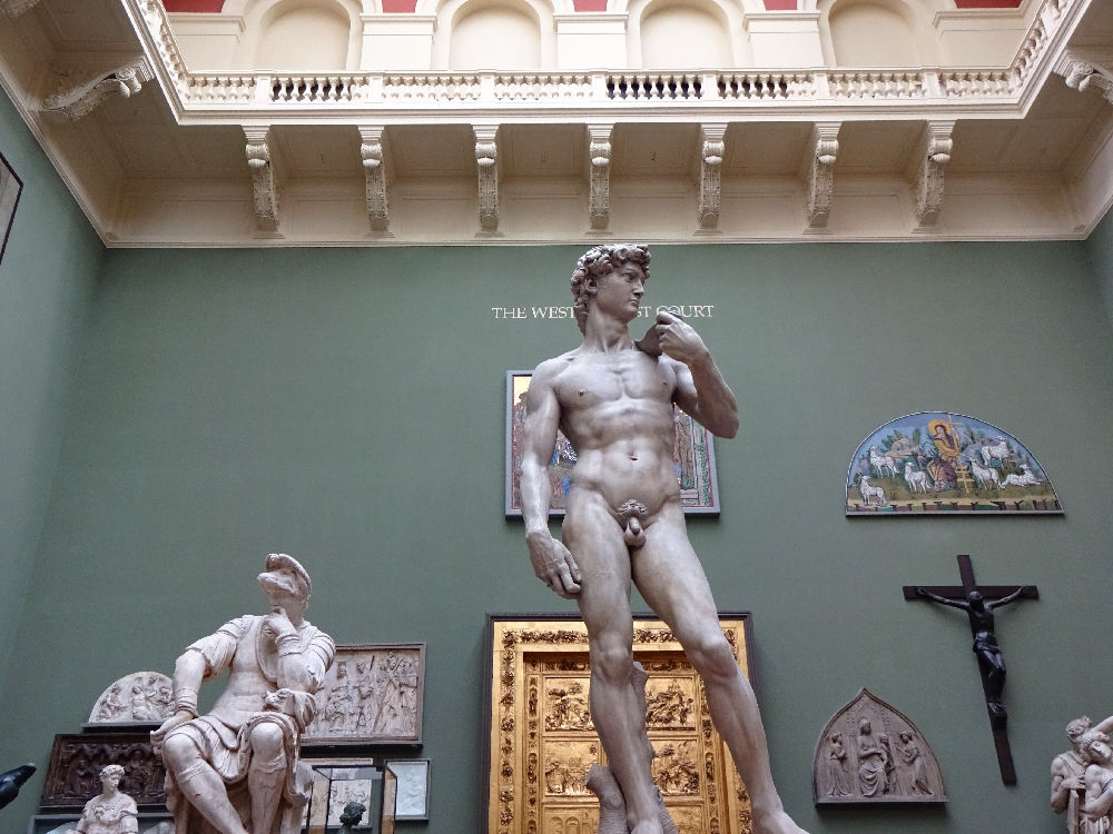 kopie-von-michelangelos-david-im-victoria-und-albert-museum