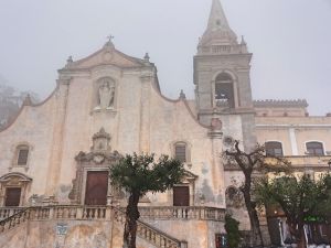 taormina-im-nebel