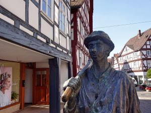 bartenwetzer-skulptur