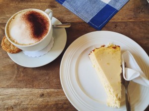 kaesekuchen-und-kaffee