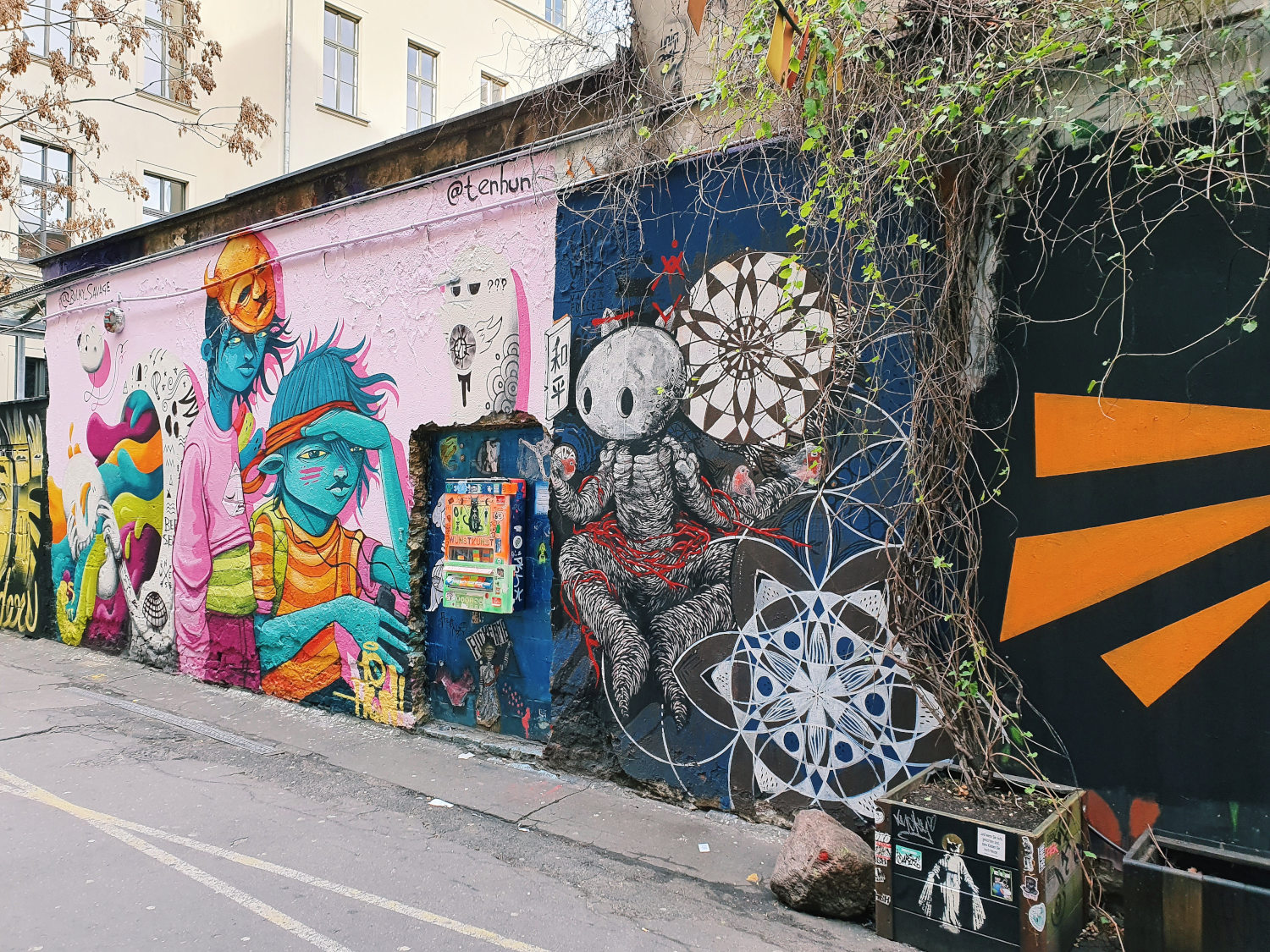 street-art-hackescher-markt-hinterhof